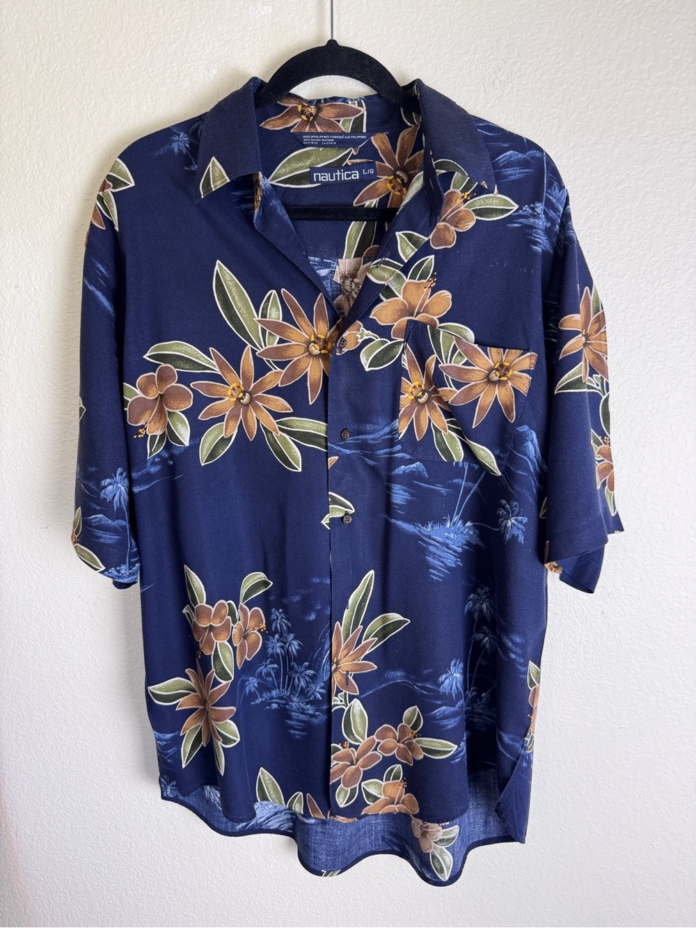 Nautica Men's L Blue Floral Hawaiian Rayon Woven Short Sleeve Button-Up Shirt